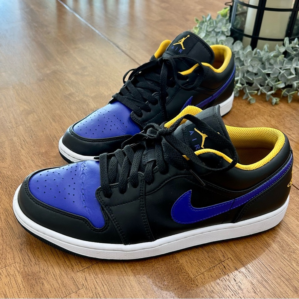 Air Jordan 1 Low size 10 1/2 Men’s